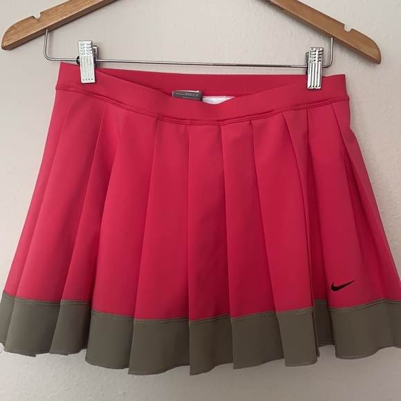 Nike Fit-Dri Pink Top with Pleated Skirt - Picture 4 of 9